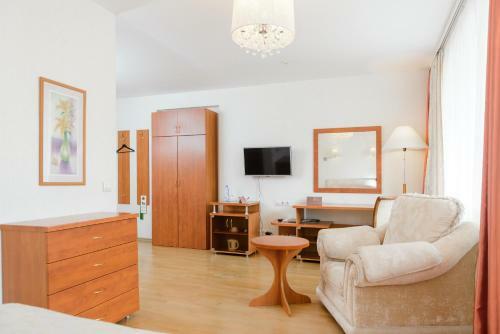 Ugor Hotel