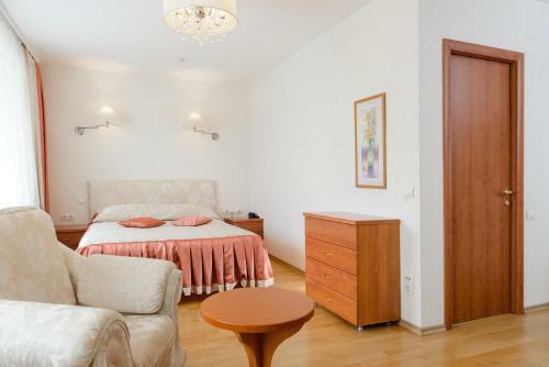 Ugor Hotel