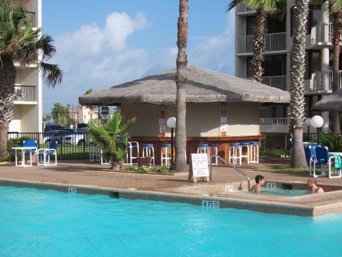 Beachside Condo 2 Bedroom Sleeps 9