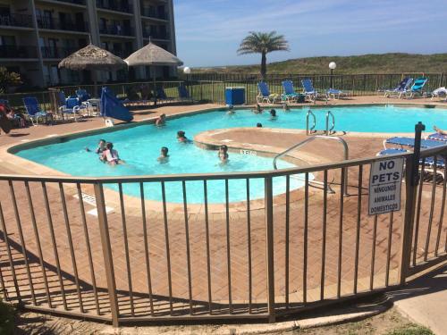Beachside Condo 2 Bedroom Sleeps 9