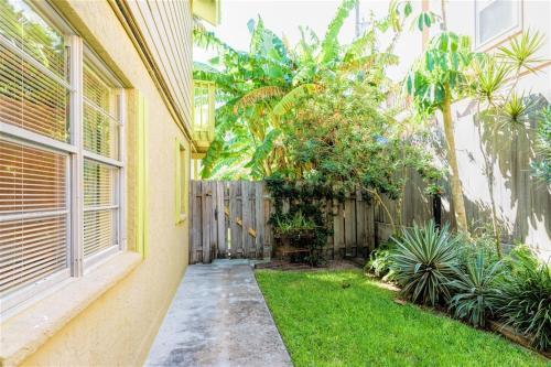 Apartamento Costa Bella Courtyard Condo