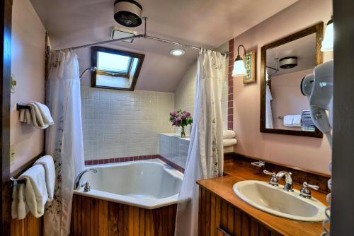 Bed & Breakfast Darby Field Inn