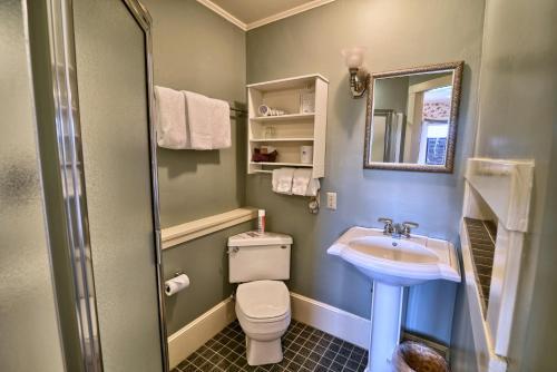 Bed & Breakfast Darby Field Inn