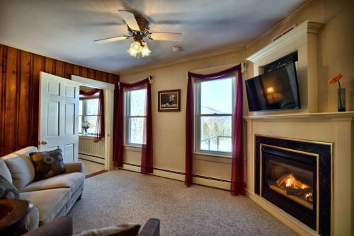 Bed & Breakfast Darby Field Inn