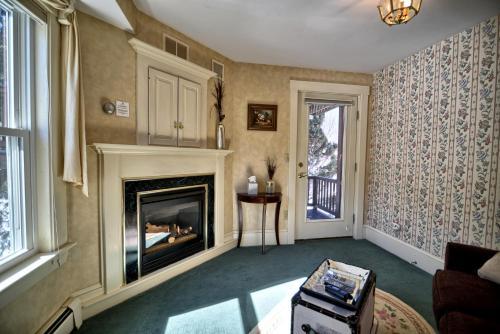 Bed & Breakfast Darby Field Inn