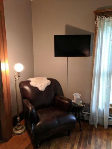 Burdett House Bed & Breakfast