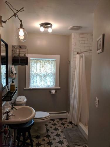 Burdett House Bed & Breakfast