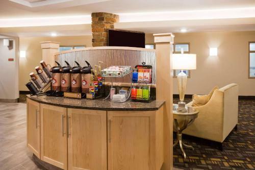Hotel Americinn By Wyndham Dewitt