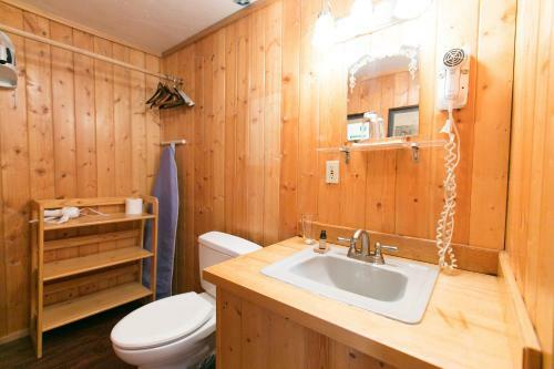 Hotel Silver Fork Lodge & Restaurant