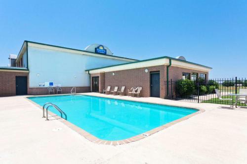 Hotel Days Inn & Suites By Wyndham Wynne