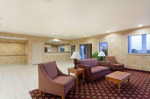 Hotel Days Inn & Suites By Wyndham Wynne