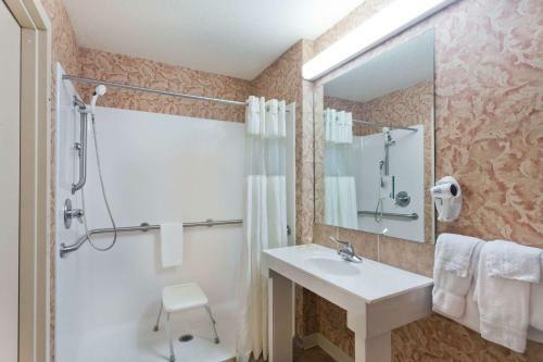 Hotel Days Inn & Suites By Wyndham Wynne
