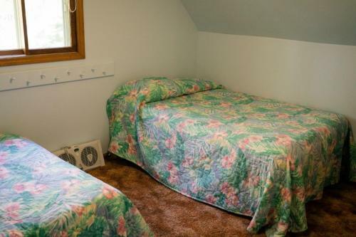 Houghton Lake Hideaway Cottage
