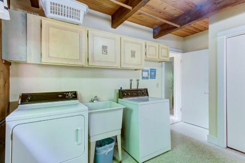 Cheryl's Bainbridge Chalet