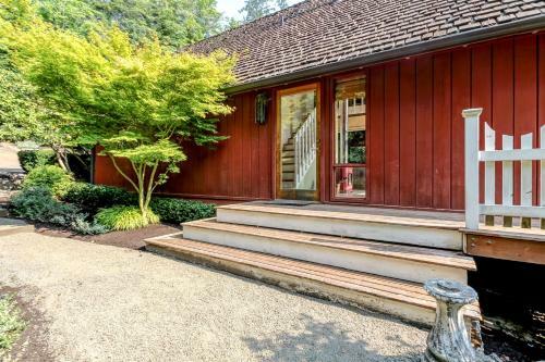 Cheryl's Bainbridge Chalet