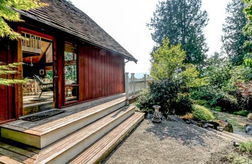 Cheryl's Bainbridge Chalet