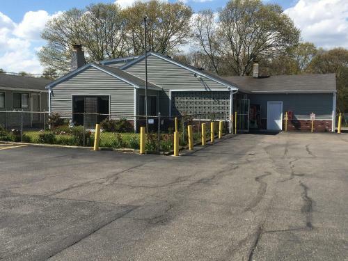 Shirley Motel