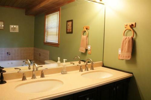 Ma Cook Lodge - Sharps Chapel