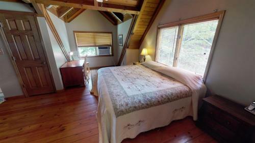 Ma Cook Lodge - Sharps Chapel