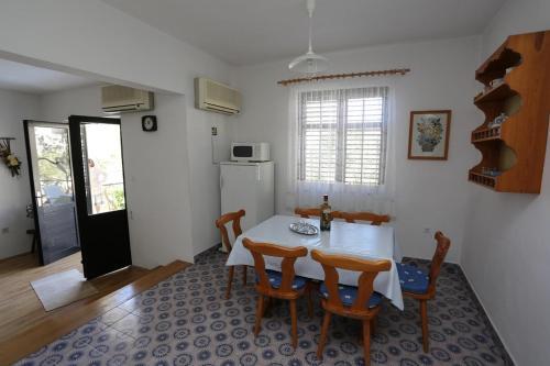 Apartments With A Parking Space Supetar, Brac - 2903