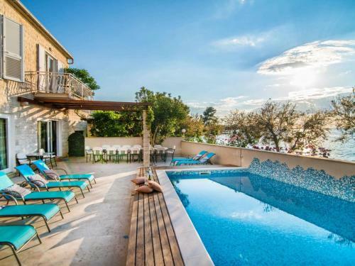 Magnificent Villa In Supetar With Swimming Pool