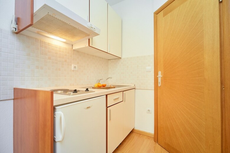 Apartments Zelic Tucepi