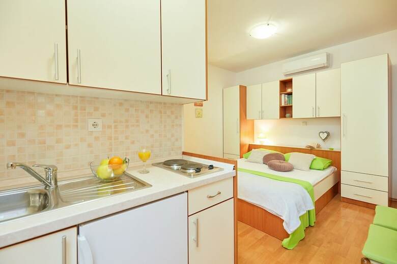 Apartments Zelic Tucepi