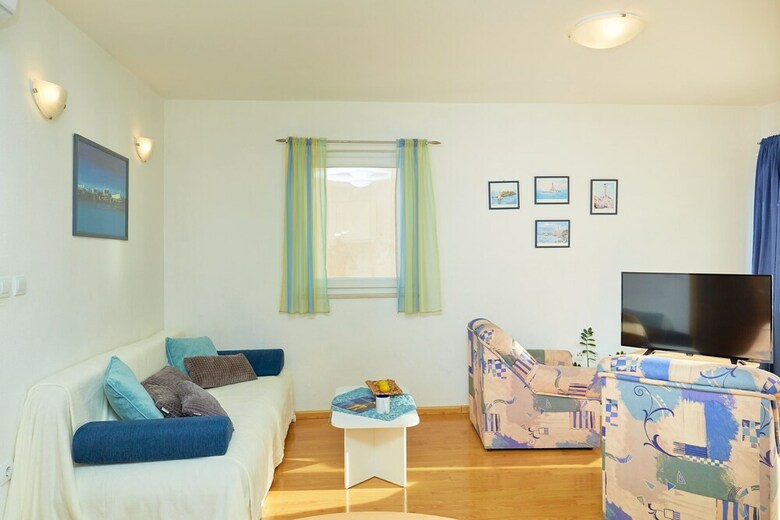 Apartments Zelic Tucepi