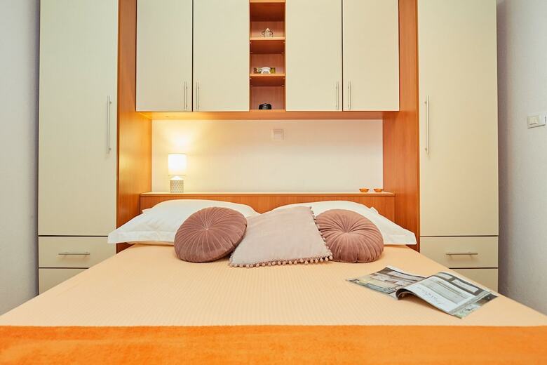 Apartments Zelic Tucepi