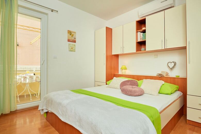 Apartments Zelic Tucepi