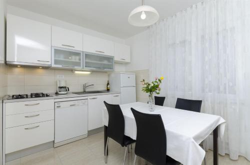 Apartments Karmela