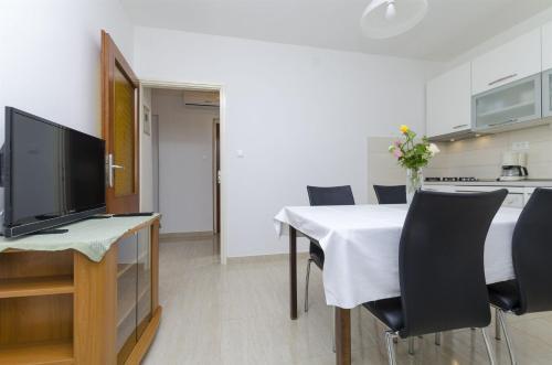 Apartments Karmela
