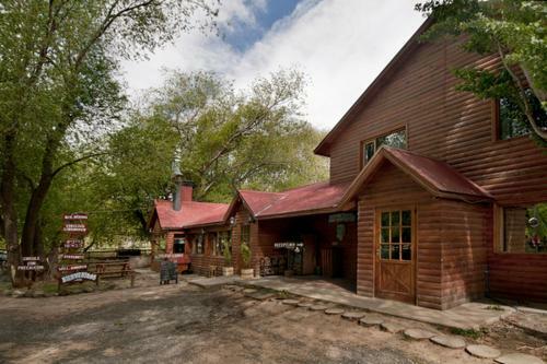 Camping Y Hostal El Ovejero