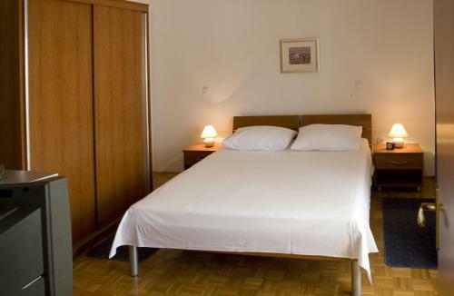 Apartments Pucisca