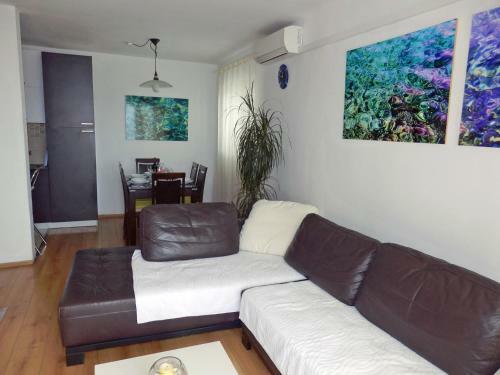 Apartment Mira