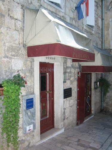 Apartment Paradiso
