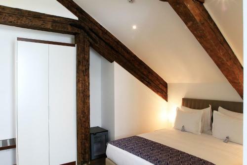 Hostal Azur Palace Luxury Rooms