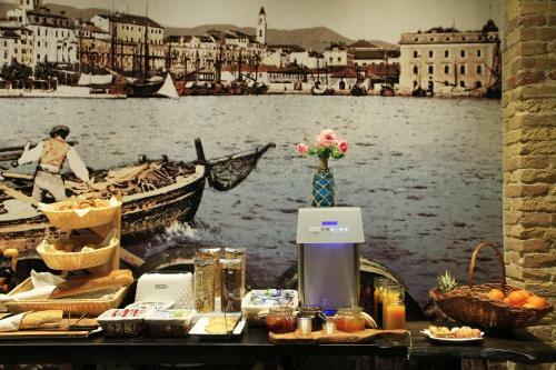 Hostal Azur Palace Luxury Rooms