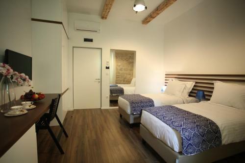 Hostal Azur Palace Luxury Rooms
