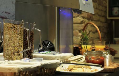 Hostal Azur Palace Luxury Rooms