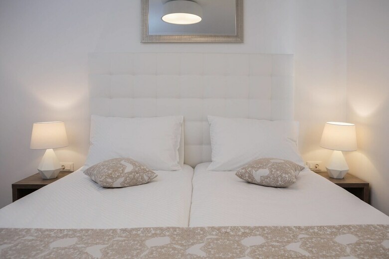 Hostal Sleep Split