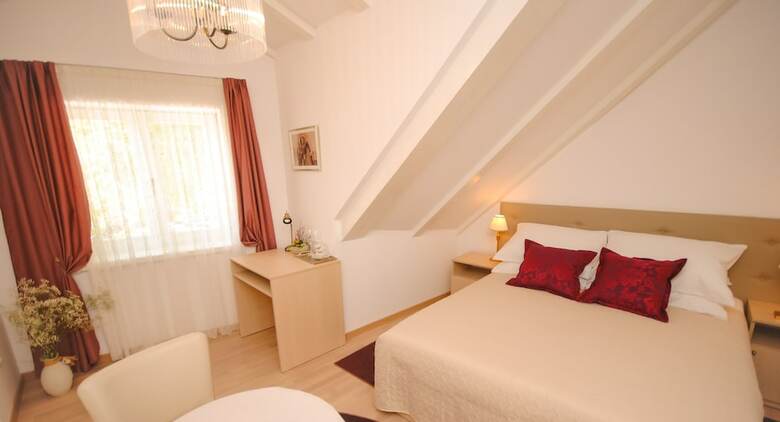 Hostal Lanterna Rooms