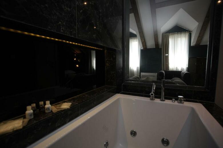 Heritage Hotel 19