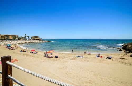 Punta Prima Apartment Sleeps 4 Pool Wifi