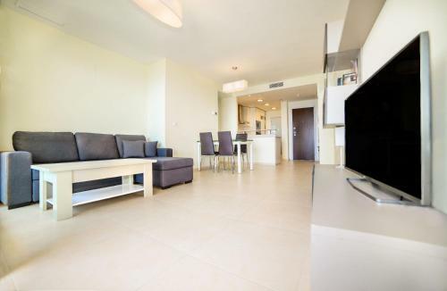 Punta Prima Apartment Sleeps 4 Pool Wifi