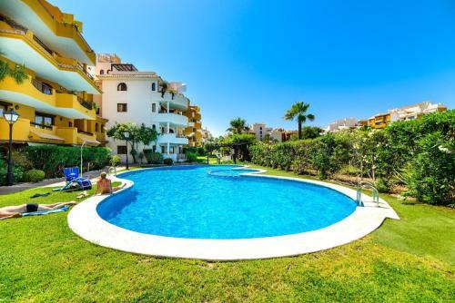 Punta Prima Apartment Sleeps 4 Pool Wifi