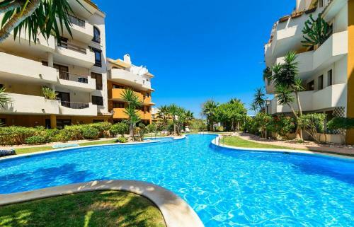 Punta Prima Apartment Sleeps 4 Pool Wifi