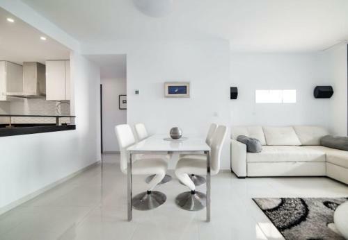Punta Prima Apartment Sleeps 4 Pool Air Con Wifi