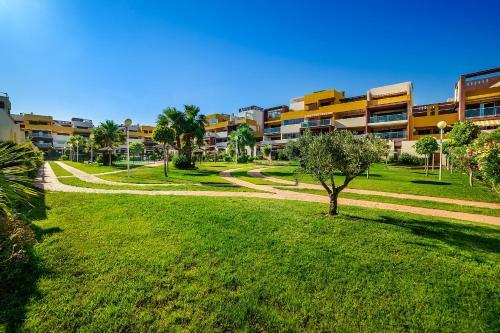 Punta Prima Apartment Sleeps 4 Pool Wifi