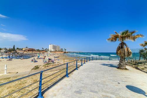 Punta Prima Apartment Sleeps 4 Pool Wifi